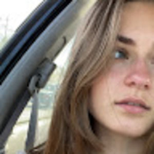 Meet your Posher, Maura